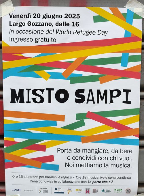 Misto Sampi
Locandina dell'evento con la grande scritta MISTO SAMPI al centro in caratteri un po' sghembi e tante linee colorate per lo più orizzontali